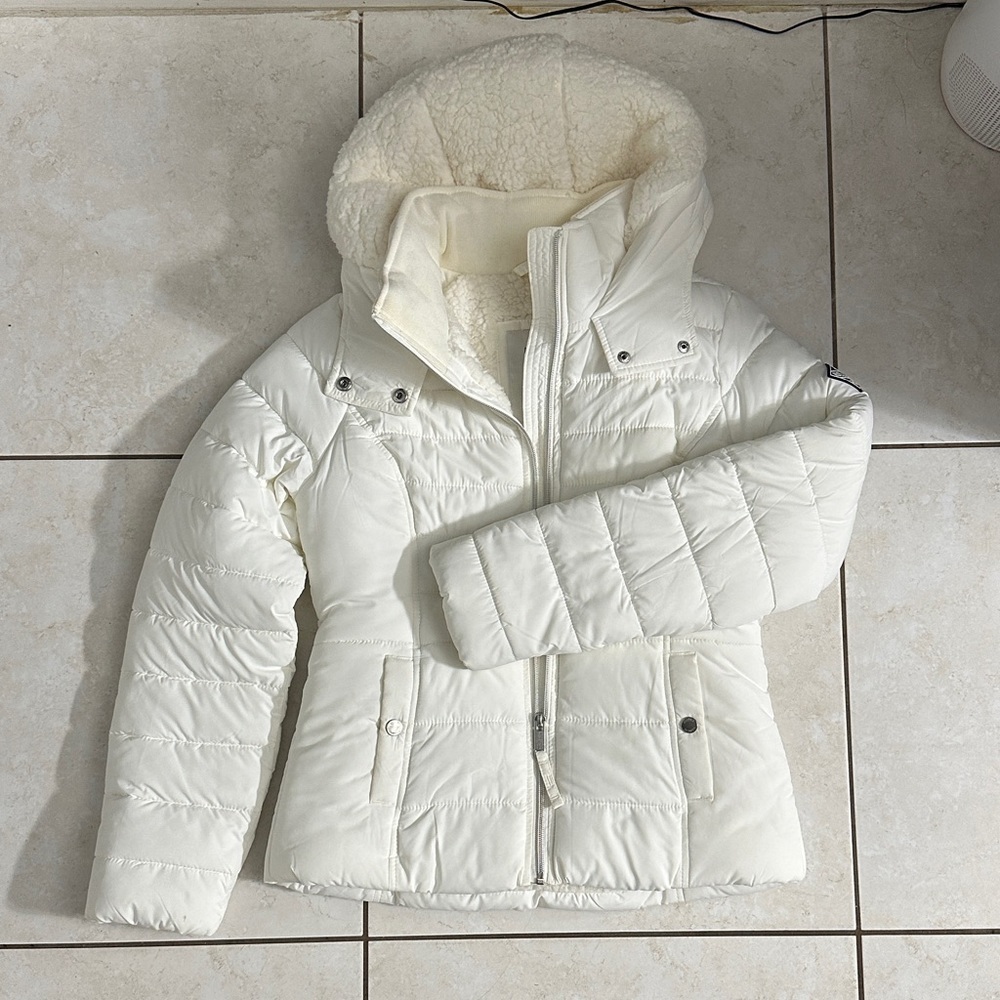 White Hollister puffer jacket